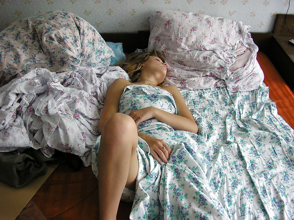Спит пьяная в эротике 66 фото голых