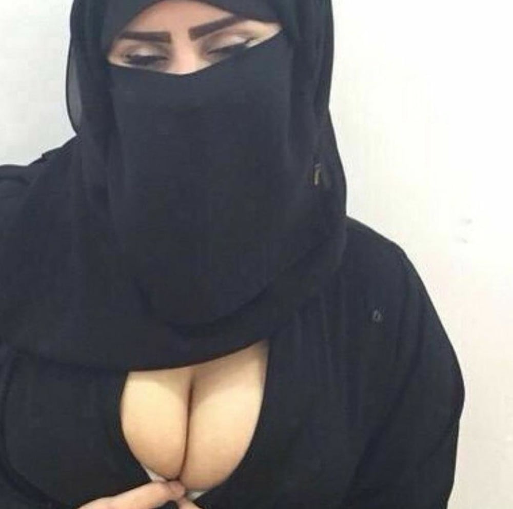 Arab girl sexy butts
