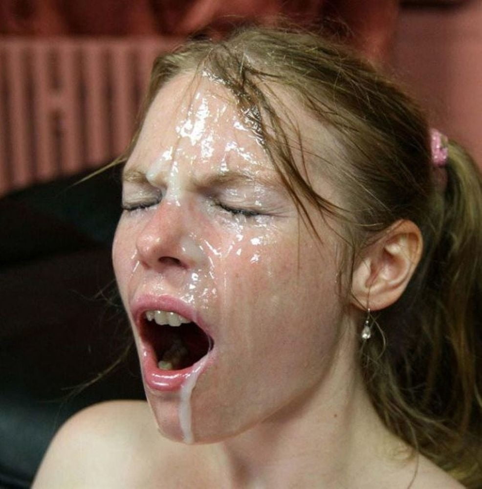 Девушка со спермой на лице