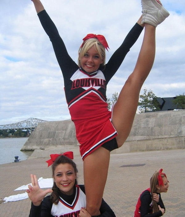 See Exposed Gorgeous Cheerleader Rebecca Photos Album