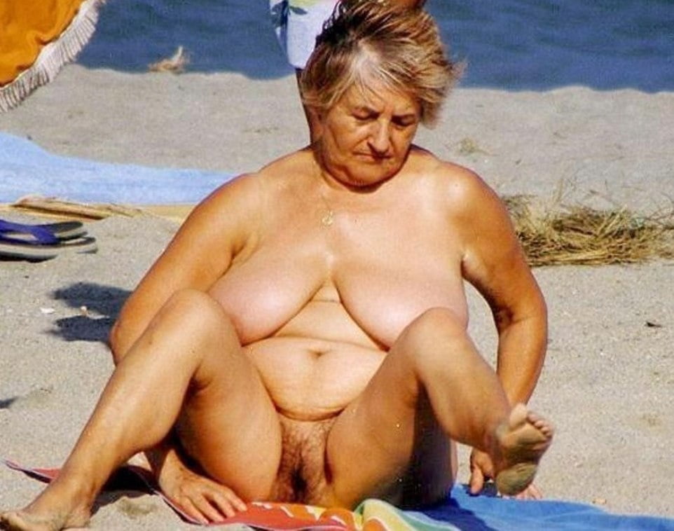 Писи бабушек на пляже 61 фото - секс фото 