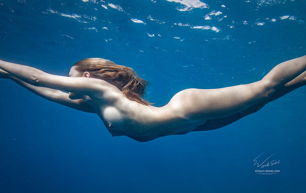Naked Girls Diving Video.