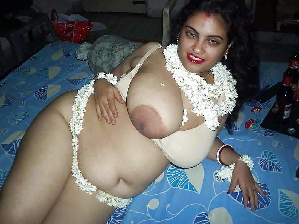Bangladeshi girlfriend letting boobs suck