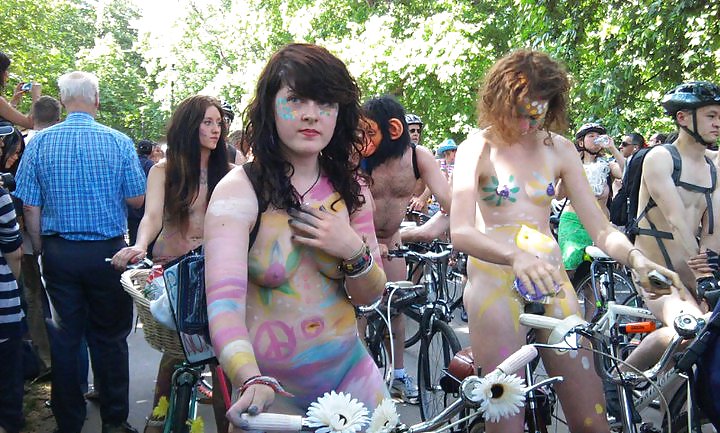 Porn Pics Alternative, hippy chicks outside