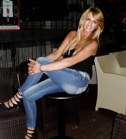 Porn Pics Hot Ladies wear tight blue jeans (1)