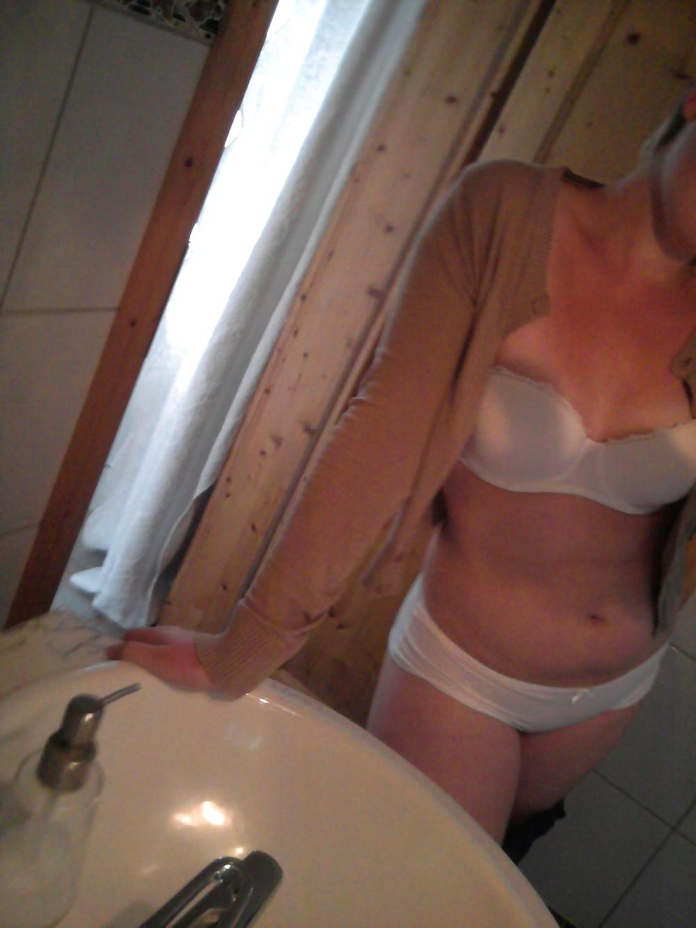 Porn Pics Sexy german amateur homemade ex-girlfriend masturbate Part 2