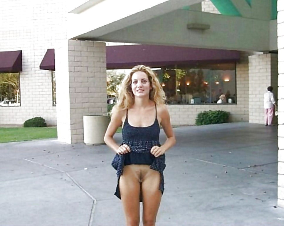 Pussy Flashing Public