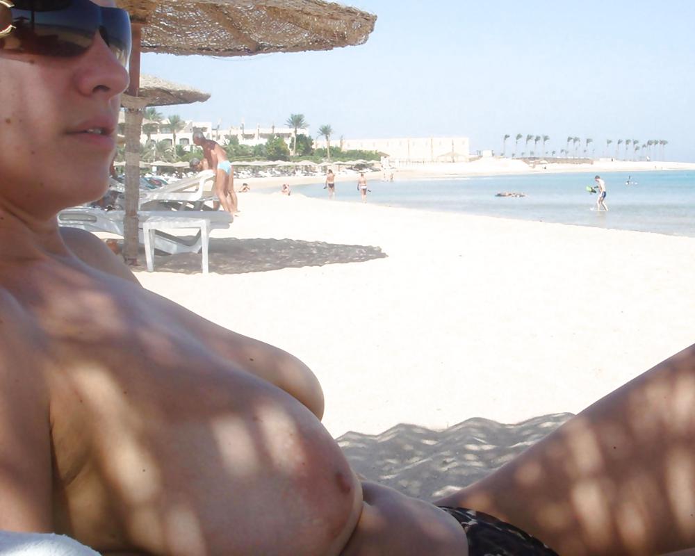 Porn Pics Sexy Brunette Amateur MILF Posing On The Beach and Indoors