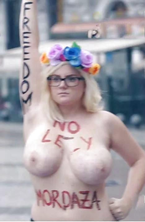 Porn Pics Femen big-titted fight (La lucha tetuda de Femen)