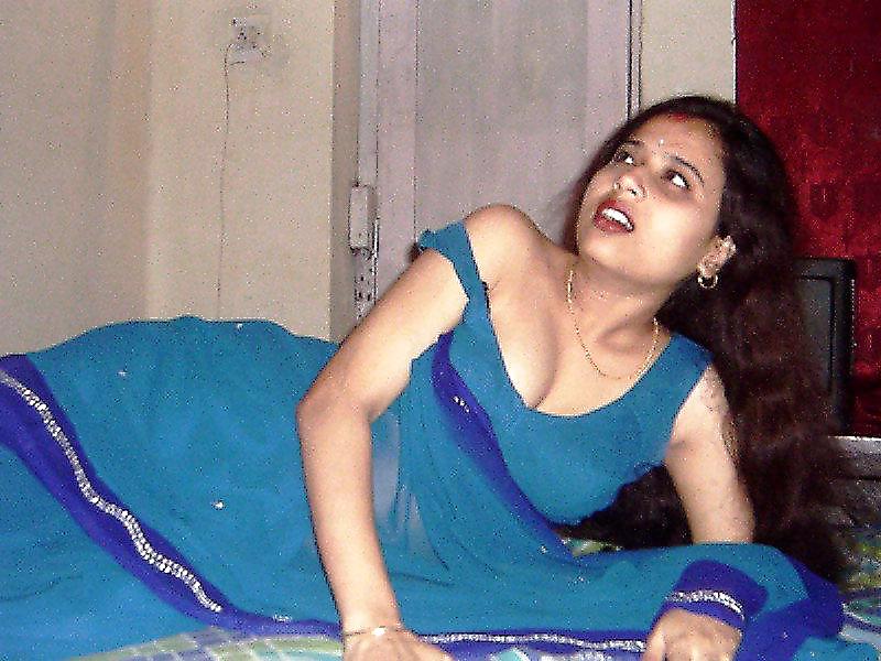 Porn Pics INDIAN SEXY HOUSEWIFE