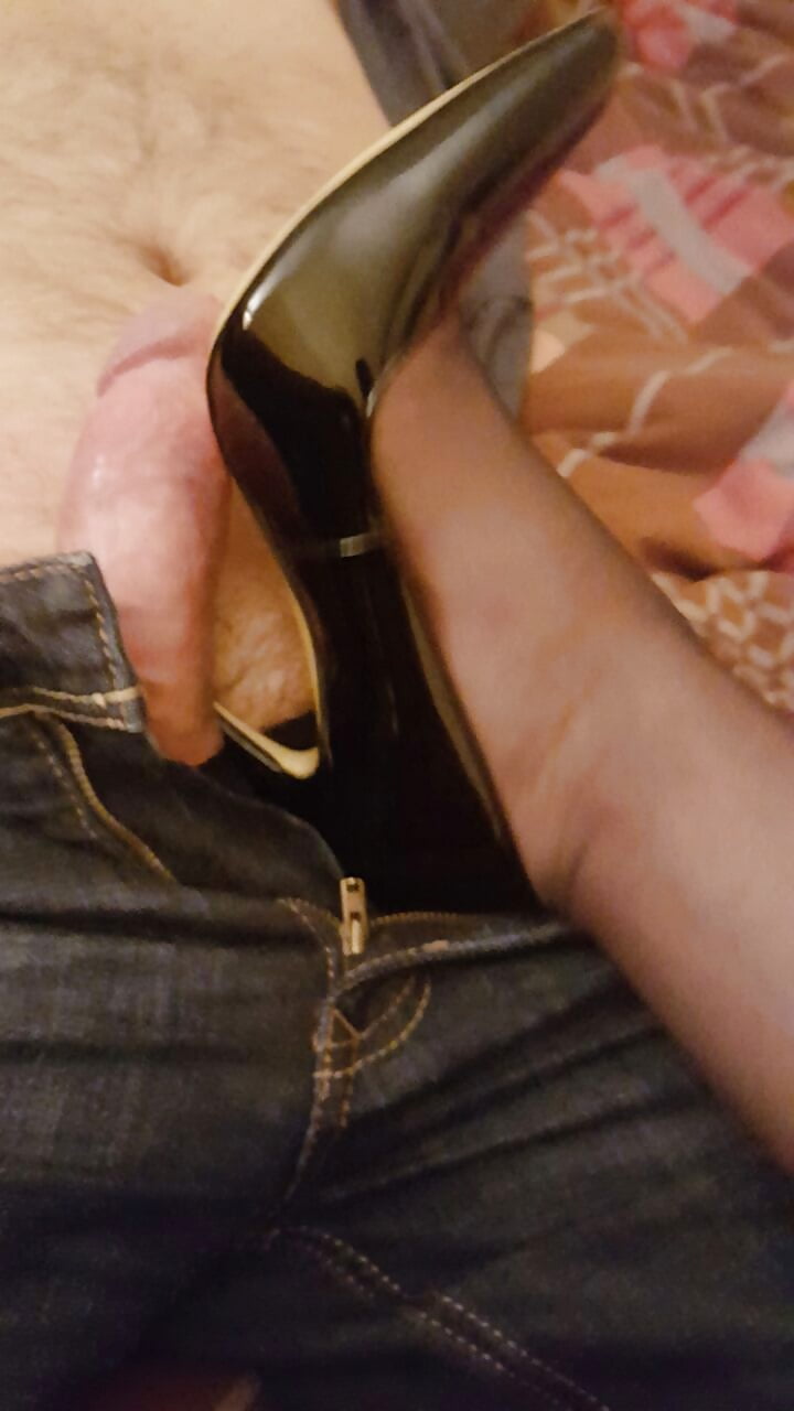 Porn Pics Footjob mit Heels