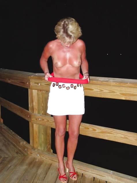 Porn Pics Yummy Milf with sunburns