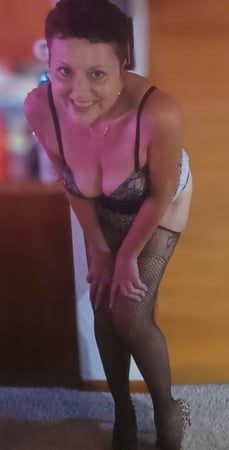 check out my new cougar lingerie stockings and pumps         