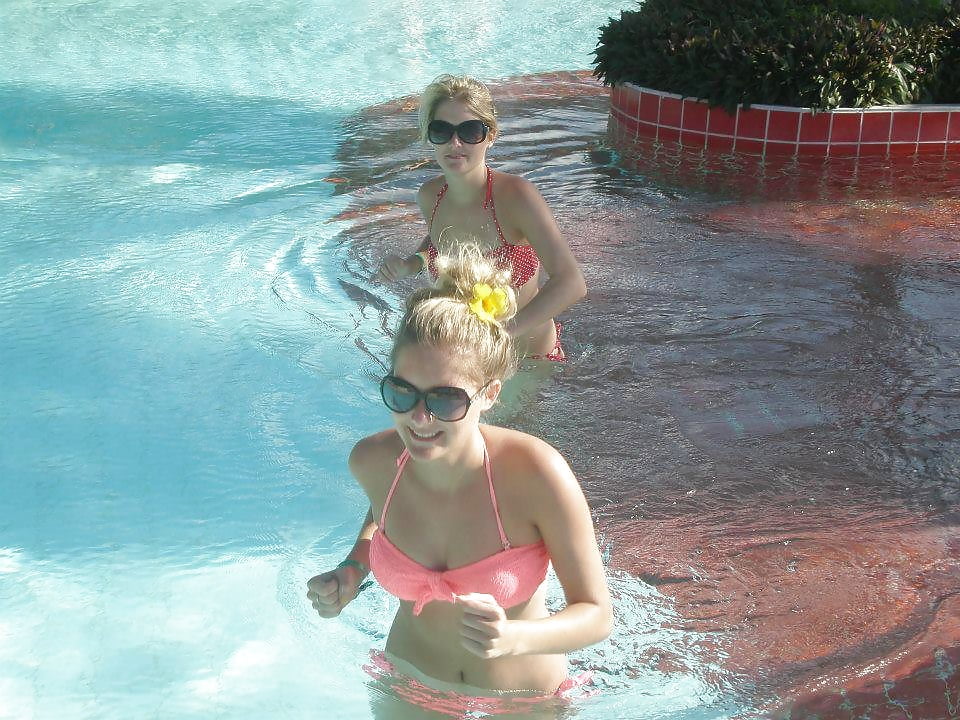 Porn Pics Bikini Twins