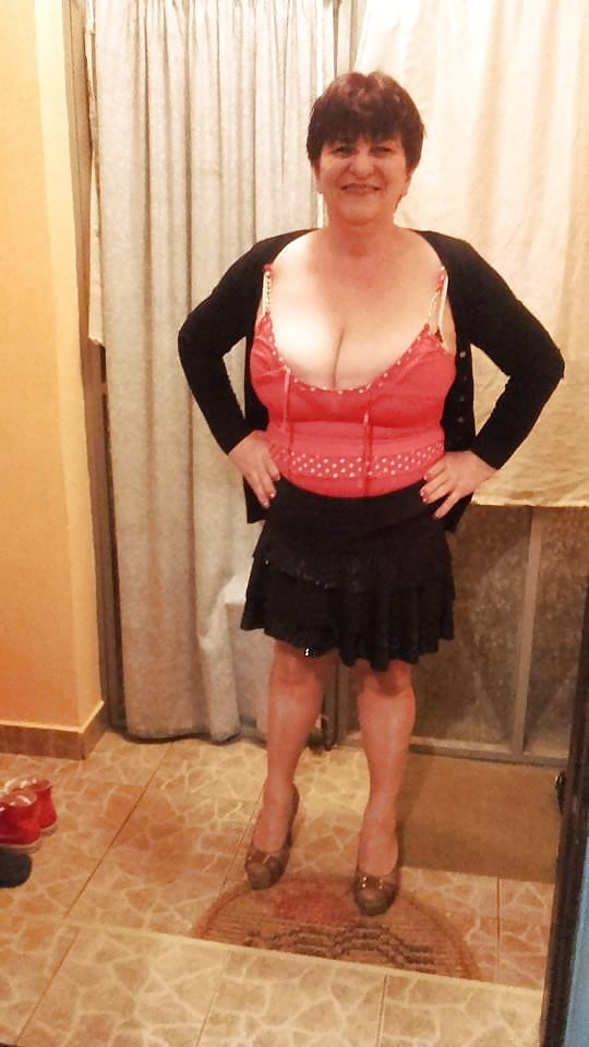 Porn Pics Mrs. J - Mature Peasant Whore