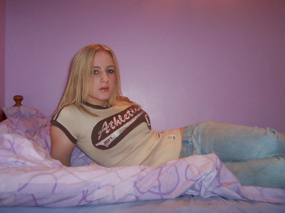 Porn Pics Amateur Teen Blonde in Bedroom