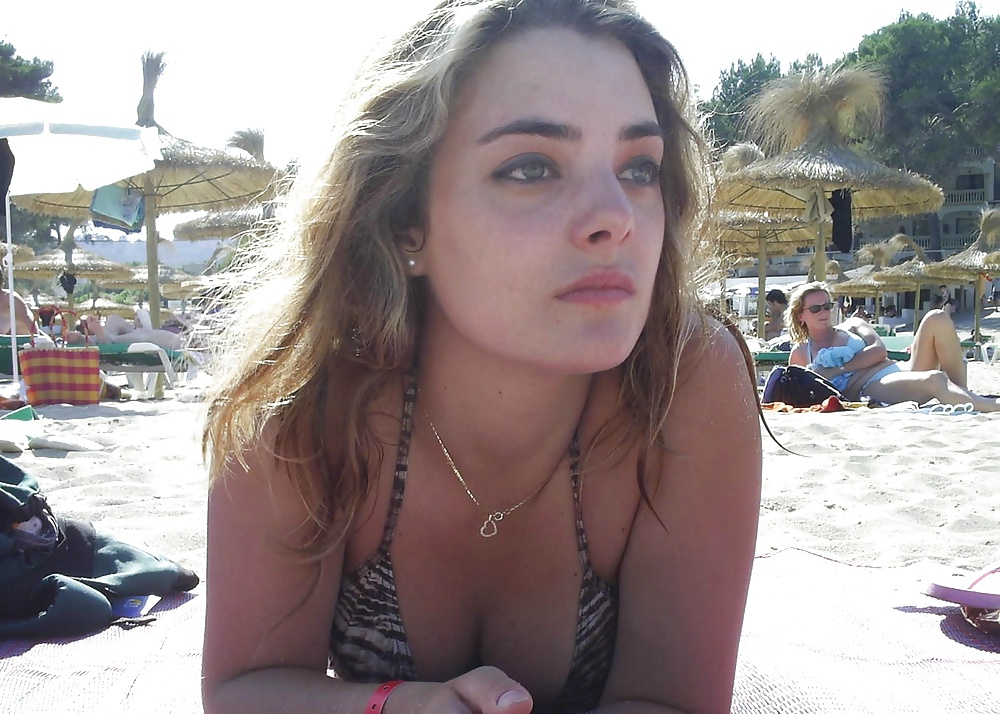 Porn Pics blonde posing