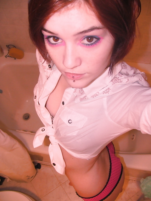 Porn Pics if she's here, it's fake 52