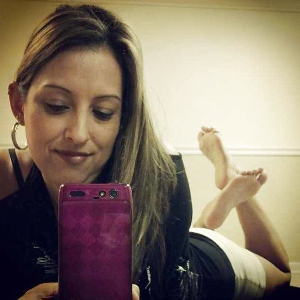 Porn Pics selfshot girls feet pose!!!