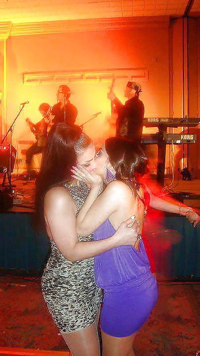 Porn Pics Arab Kissing 03