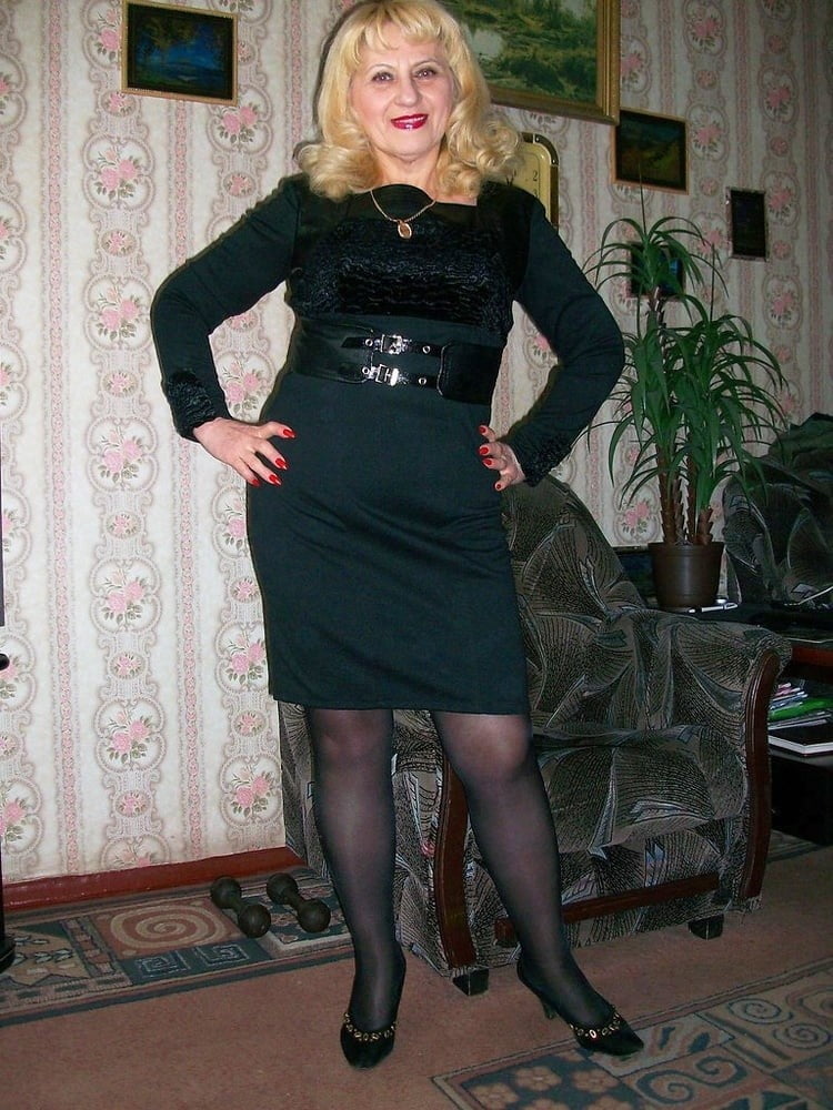  Wives Family & GFs in Pantyhose - 39 Photos 