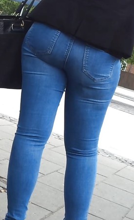 Hot round ass in jeans