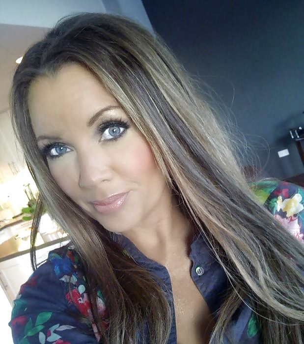 Porn Pics Just catch a horny Granny (76)