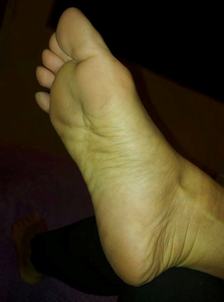 Eugenia's (new model) sexy (size 38) feet - 9 Photos 