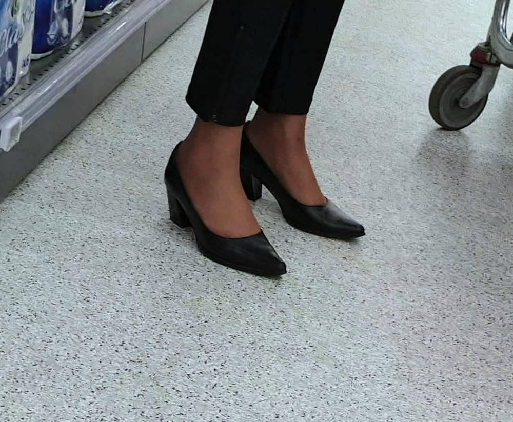 Candid feet photo #324255546