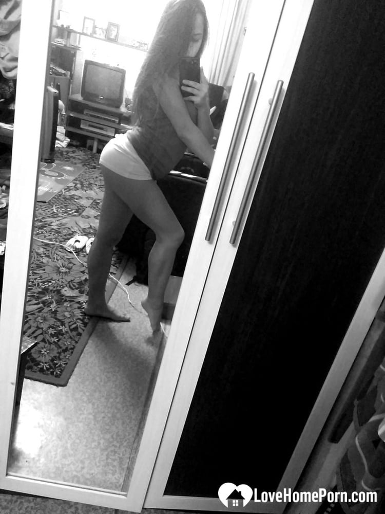 Hot girlfriend displaying her legs and ass - 17 Photos 