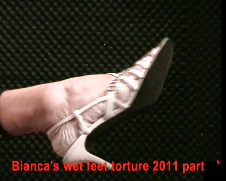 Porn Pics Bianca's wet feet 2011 part 4