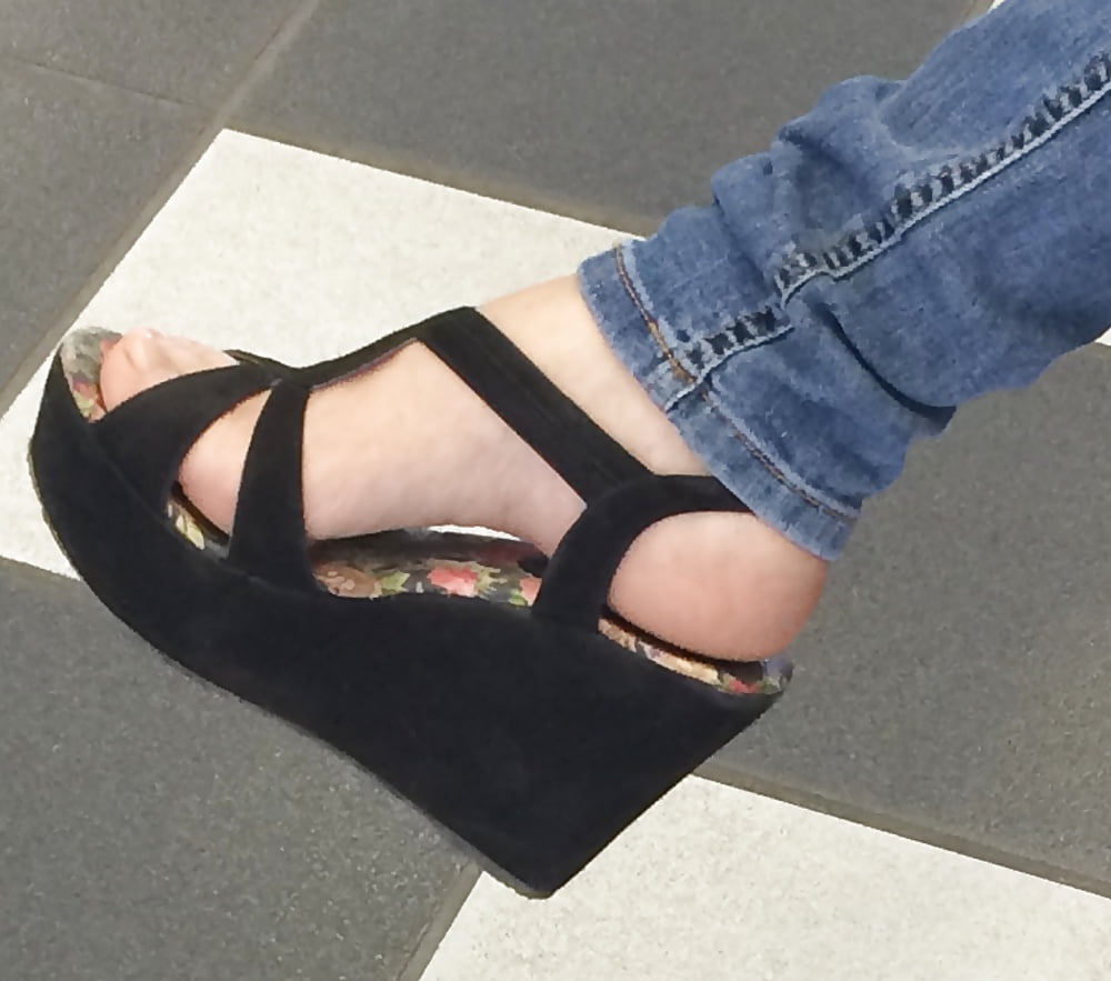 Porn Pics Public Feet