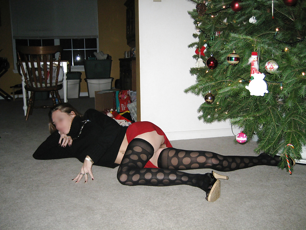 Porn Pics wife posing next to christmas tree