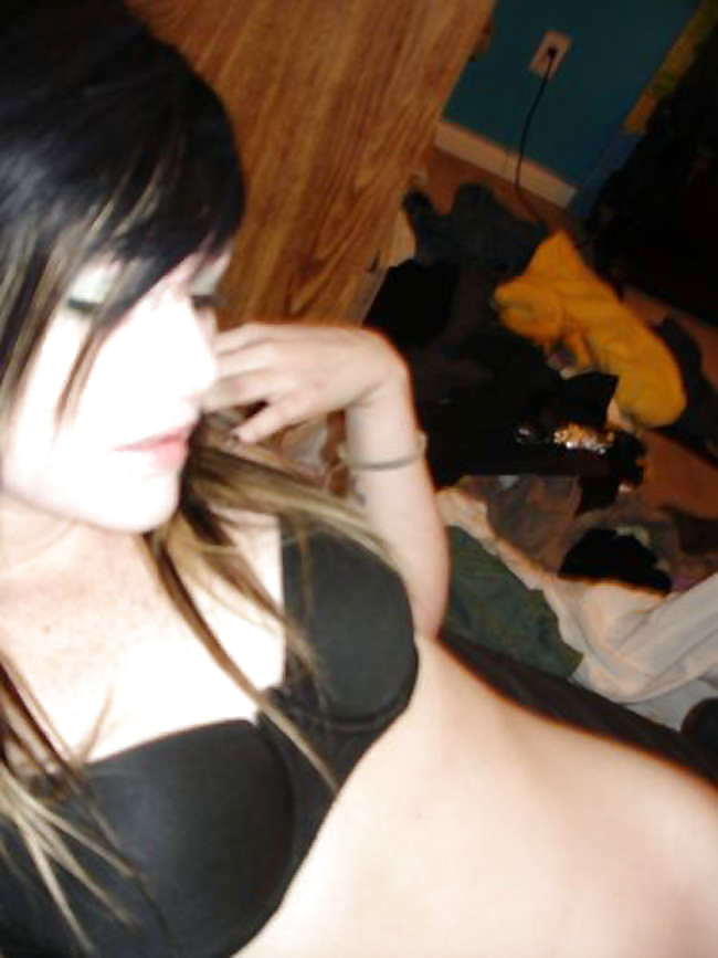 Porn Pics Some amateur teens and cute babes SELF-SHOT images