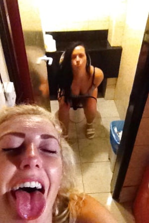 Girls on the Toilet - vol 6