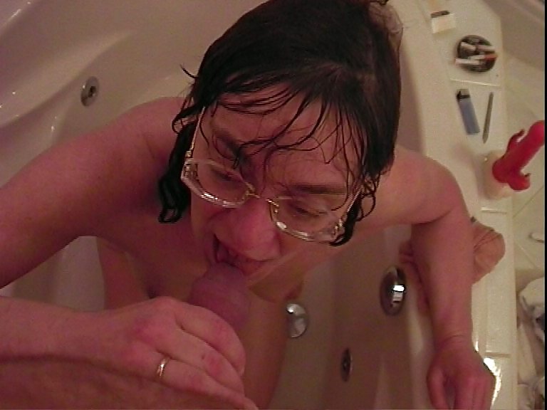 Porn Pics sucking in bath