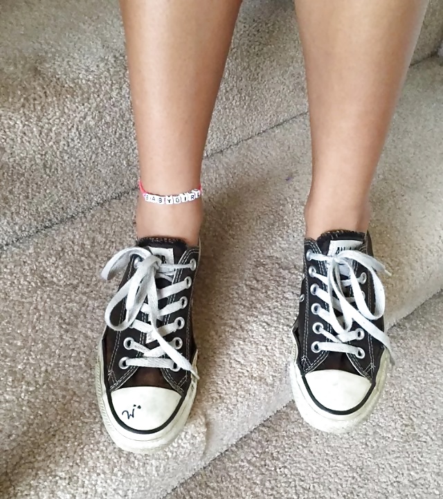 Porn Pics Cute Teen shows her feet & converse