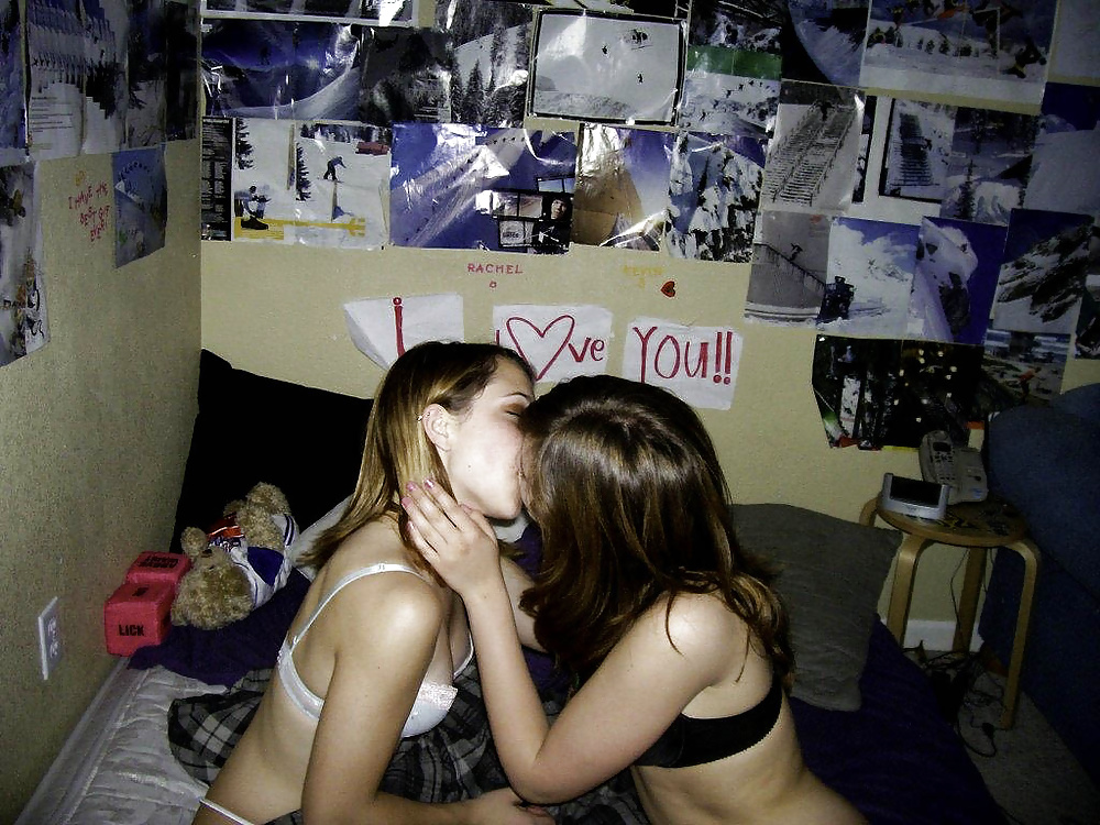 Porn Pics KISSING TEENS