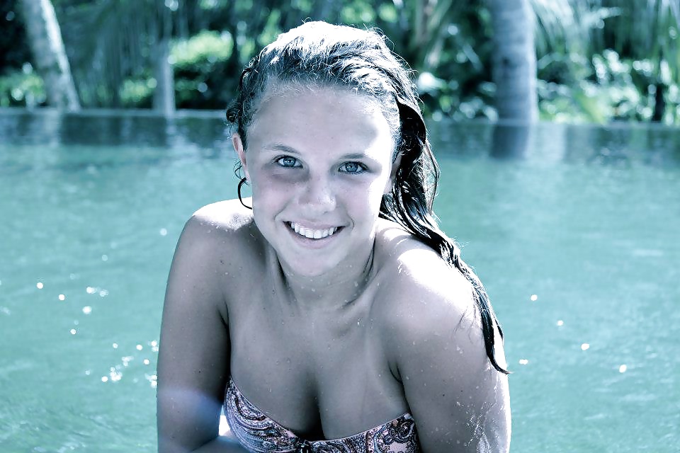 Porn Pics Bikini girls 2