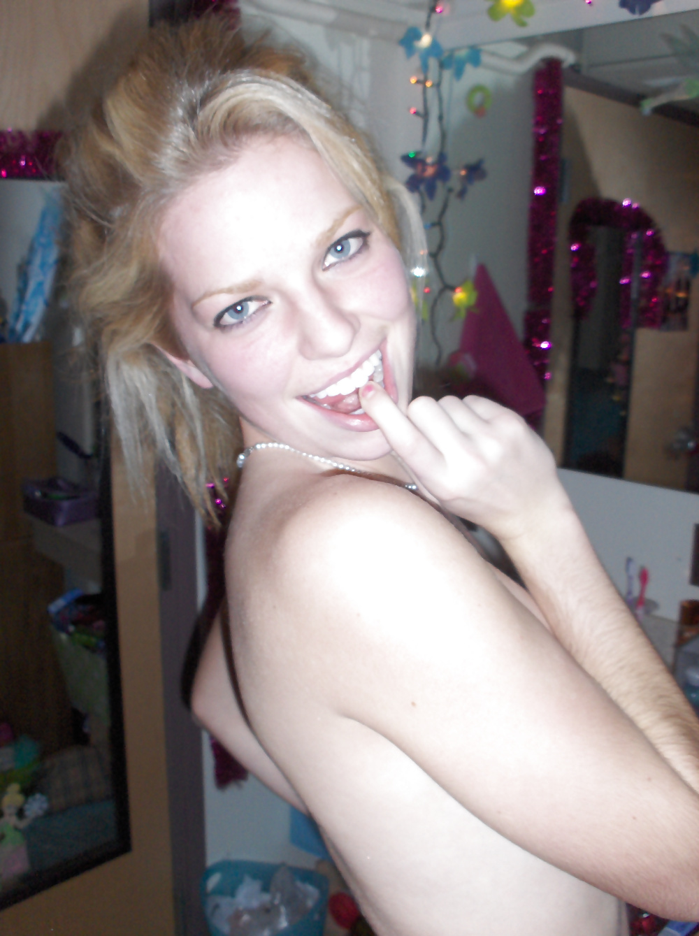 Porn Pics Very hot blonde