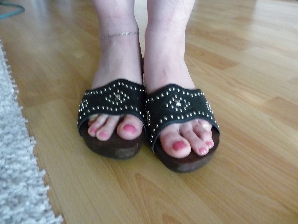 Porn Pics wifes sandals wedges heels pink nails