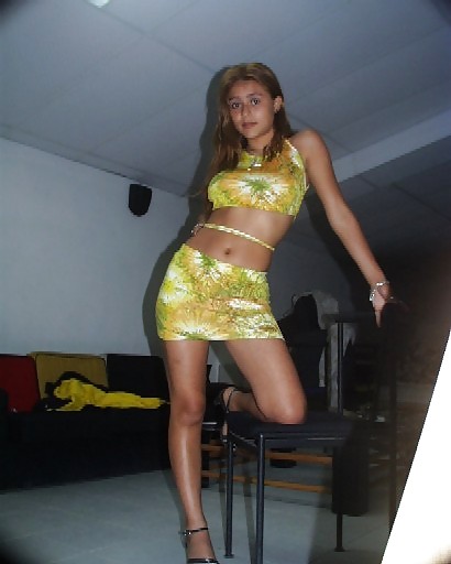 Porn Pics Sexy in Yellow