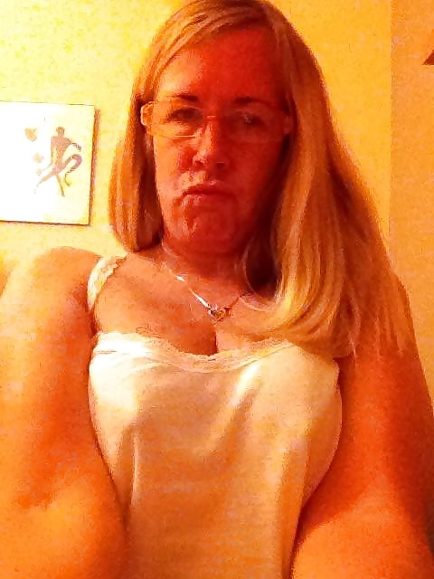 Porn Pics Mom, you left your phone unlocked.... never mind