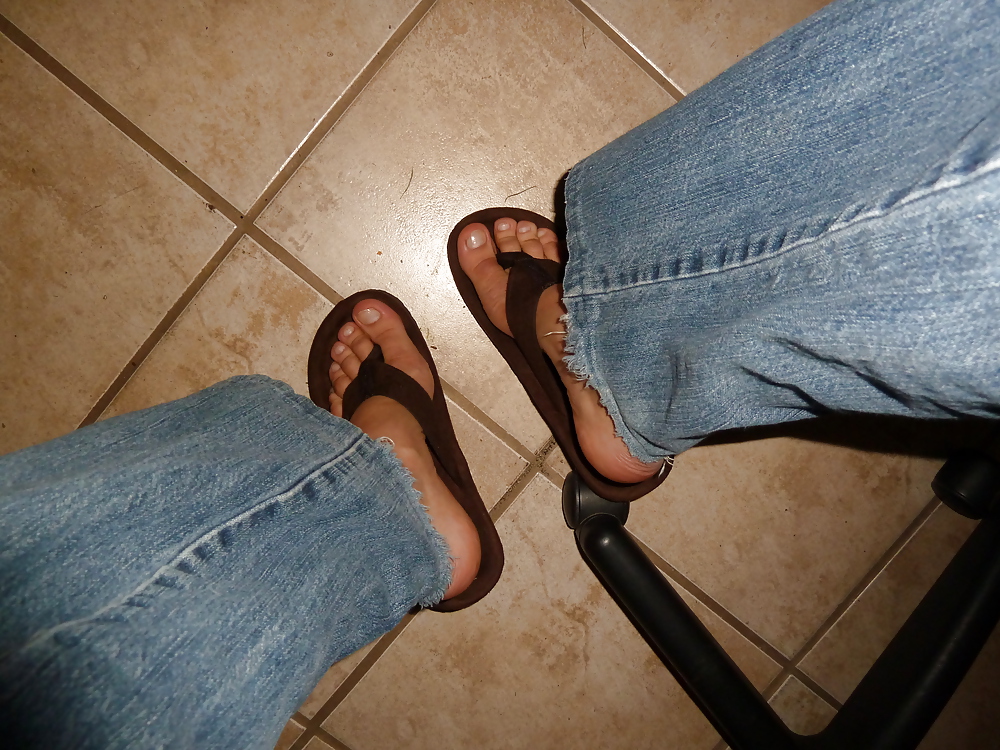 Porn Pics flip flop feet