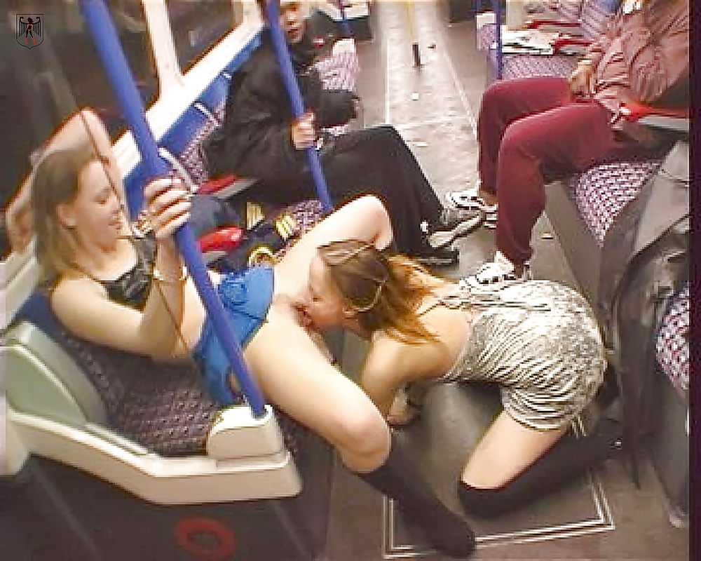 Porn Pics Public transport flashing!!!