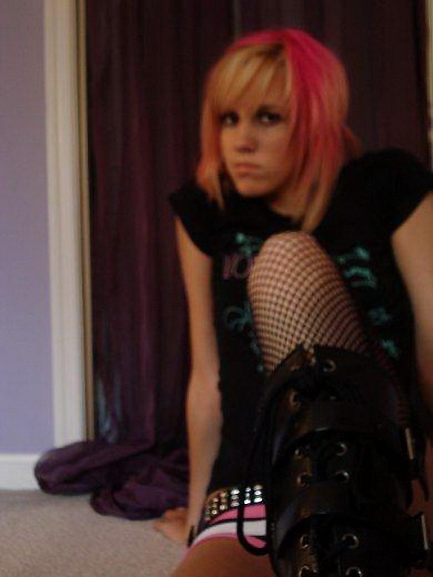 Porn Pics my collection 50 : sexy pink hair emo girl