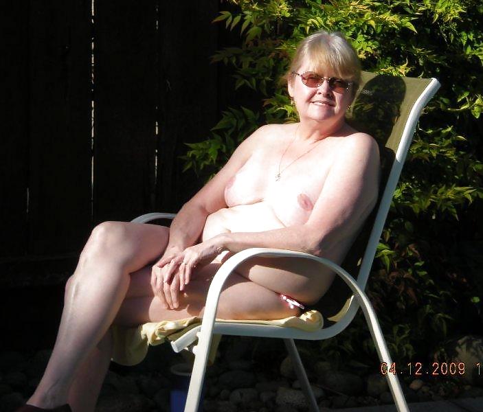 Porn Pics Older women sunbathing 2.