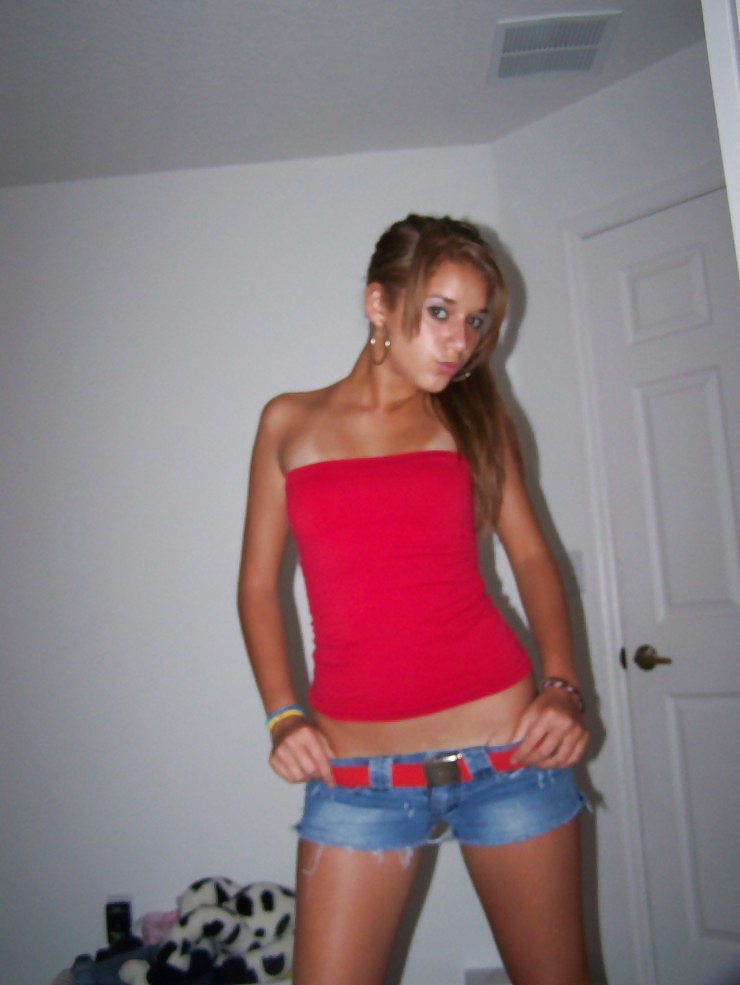 Porn Pics horny girls in jeans IV