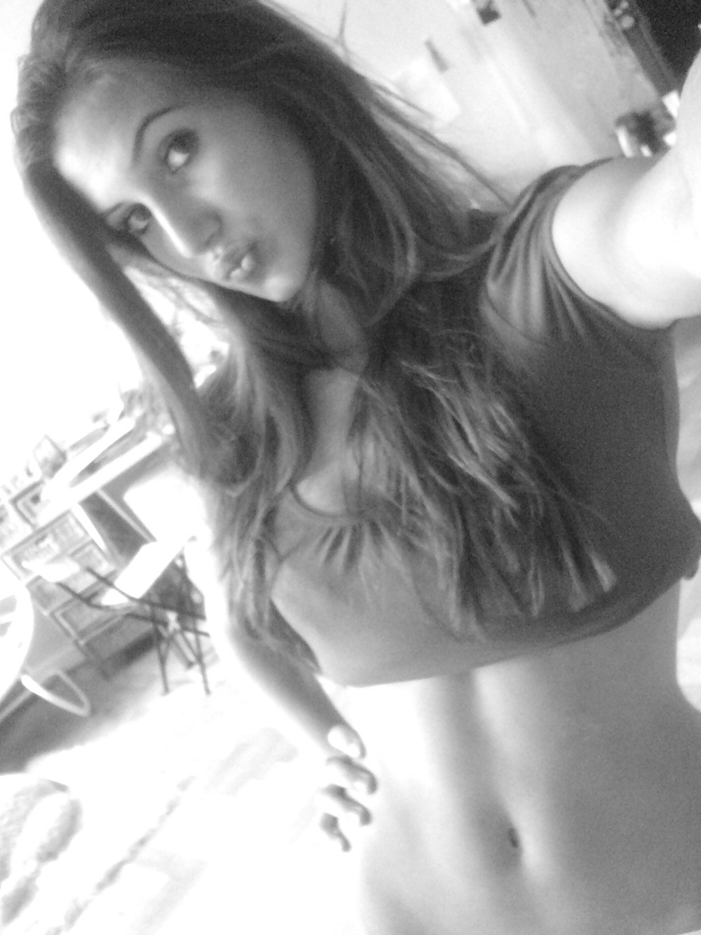 Porn Pics She knows that she is hot