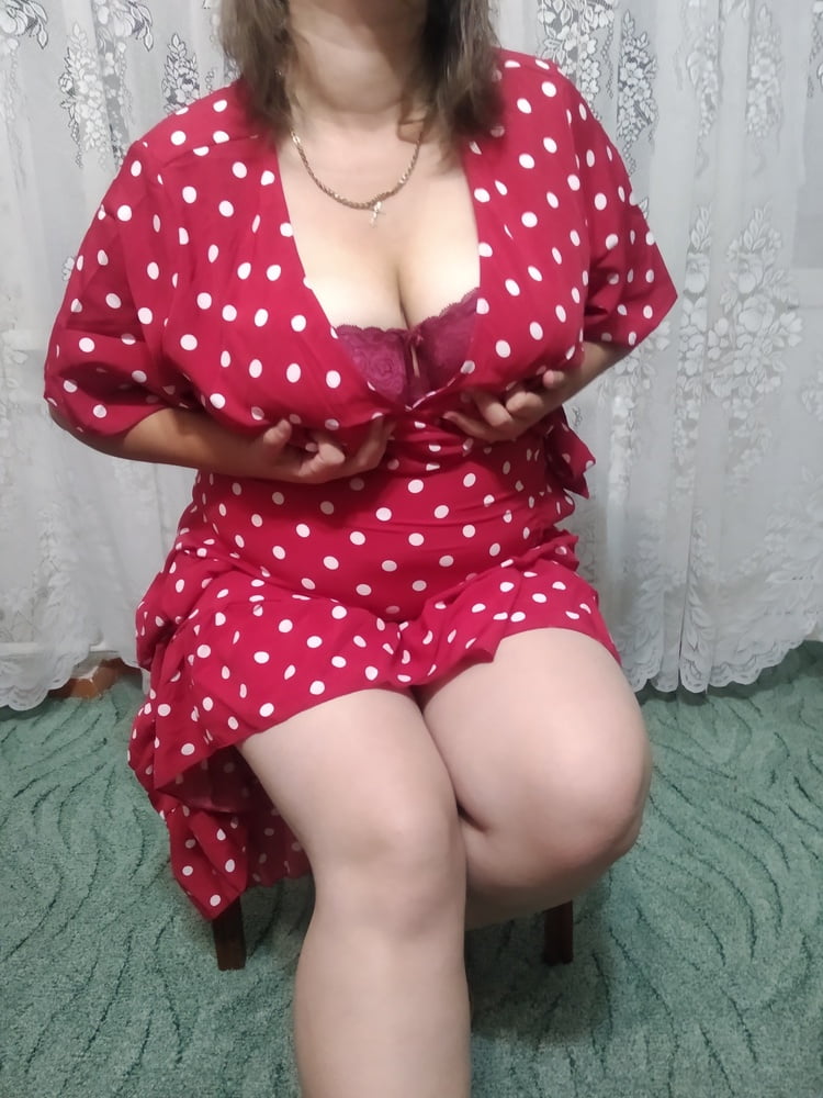 Milf in red dress ))) - 12 Photos 